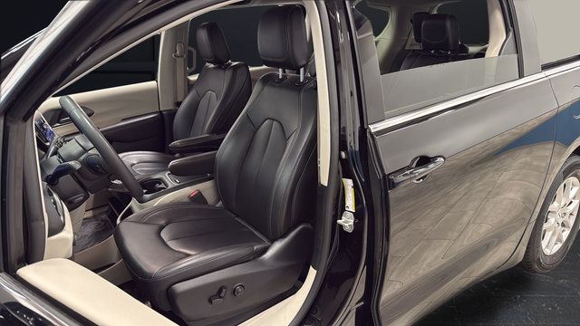 Used 2024 Chrysler Pacifica Touring-L FWD image 9