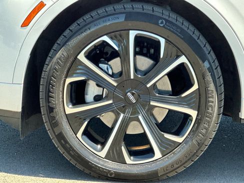 Used 2025 Lincoln Nautilus Reserve AWD/4WD image 34