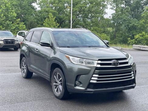 Used 2018 Toyota Highlander XLE AWD/4WD image 5