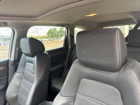 Used 2018 Honda CR-V Touring image 9