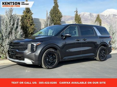 Used 2025 Kia Carnival image 1