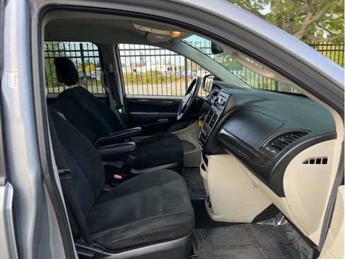 Used 2016 Dodge Grand Caravan American Value Package w/ UConnect Hands-Free Group image 18