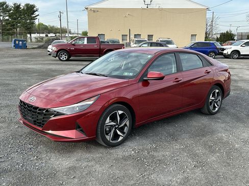 Used 2023 Hyundai Elantra SEL w/ Convenience Package image 4