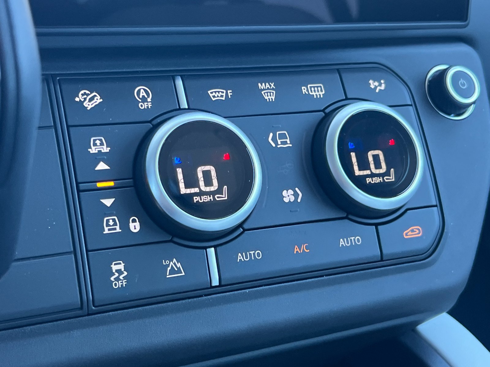 New 2026 Land Rover Defender 110 X-Dynamic SE AWD/4WD image 21