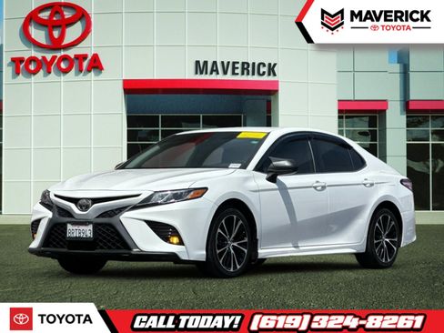 Used 2020 Toyota Camry SE image 1