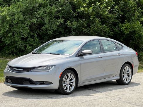 Used 2015 Chrysler 200 S w/ Comfort Group AWD/4WD image 1