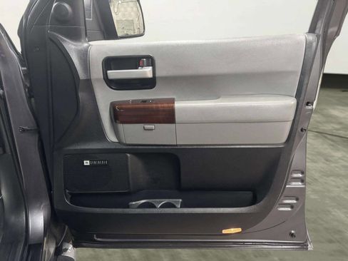 Used 2014 Toyota Sequoia Platinum image 28