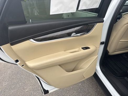 Used 2018 Cadillac XT5 AWD image 30