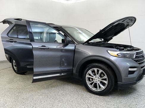 Used 2022 Ford Explorer XLT w/ Equipment Group 202A AWD/4WD image 12
