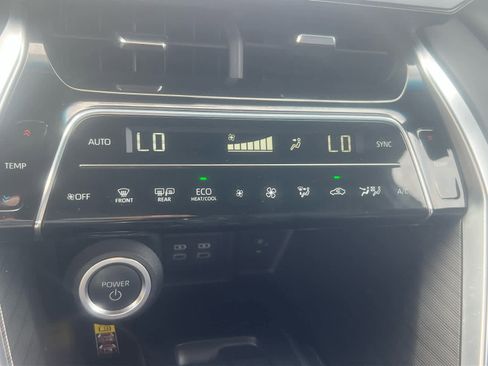 Certified 2024 Toyota Venza XLE image 21