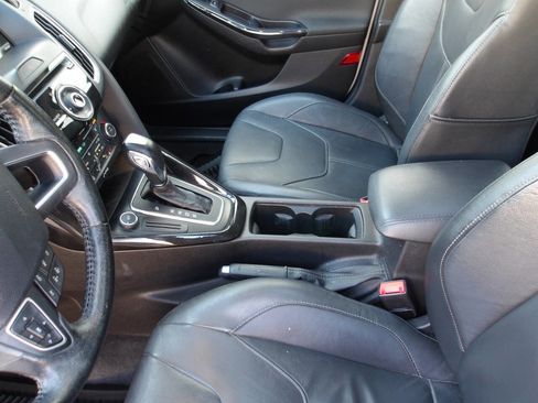 Used 2015 Ford Focus Titanium FWD image 18