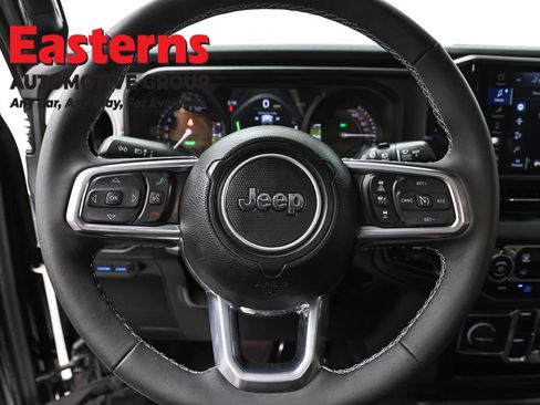 Used 2025 Jeep Wrangler Unlimited Sahara image 10