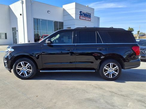 Used 2023 Ford Expedition XLT image 4