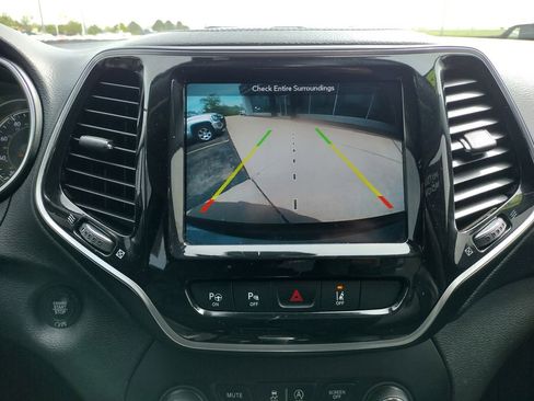 Used 2019 Jeep Cherokee Limited w/ Luxury Group AWD/4WD image 5