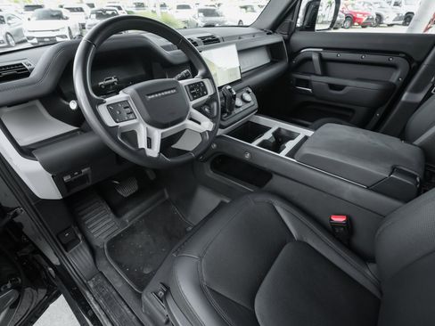 Used 2025 Land Rover Defender 110 S image 14