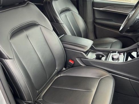 Certified 2025 Jeep Grand Cherokee Limited image 17