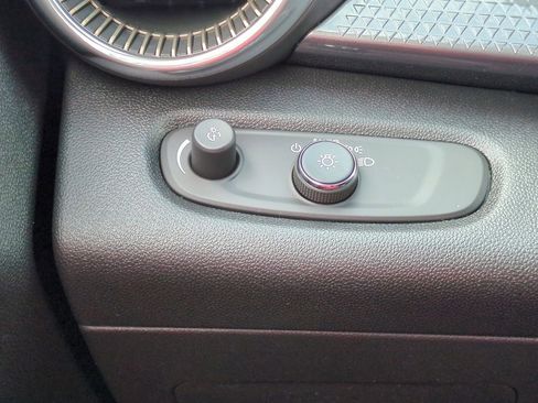 New 2026 Chevrolet Trax ACTIV w/ Sunroof Package FWD image 18