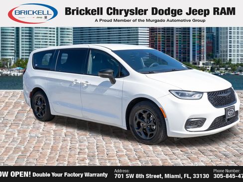 Used 2024 Chrysler Pacifica Limited FWD image 3