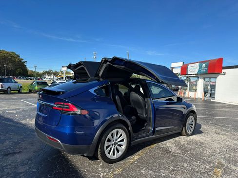 Used 2020 Tesla Model X Long Range image 9