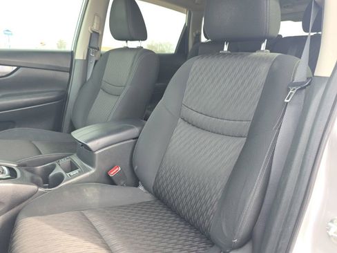 Used 2018 Nissan Rogue SV w/ Premium Package image 15