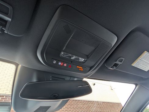 Used 2024 Chevrolet Equinox EV RS FWD image 30