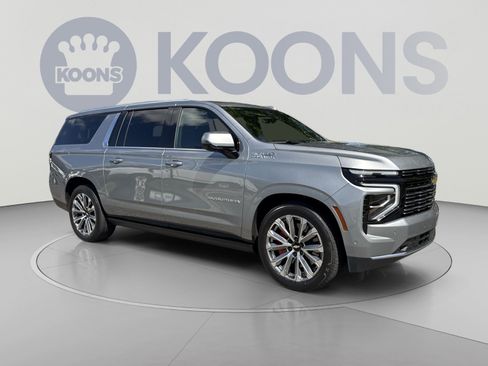Used 2025 Chevrolet Suburban High Country AWD/4WD image 10