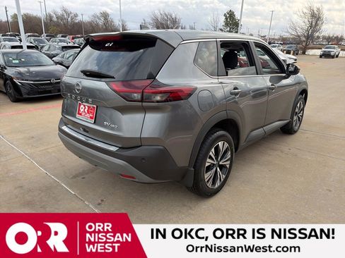 Used 2023 Nissan Rogue SV image 5