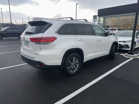 Used 2017 Toyota Highlander XLE image 6
