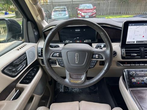 Used 2021 Lincoln Navigator L Reserve w/ Luxury Package AWD/4WD image 18