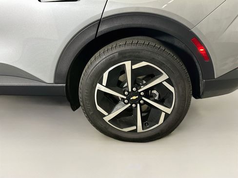 Used 2025 Chevrolet Equinox EV LT FWD image 11