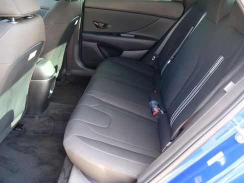 Certified 2025 Hyundai Elantra Sport image 19