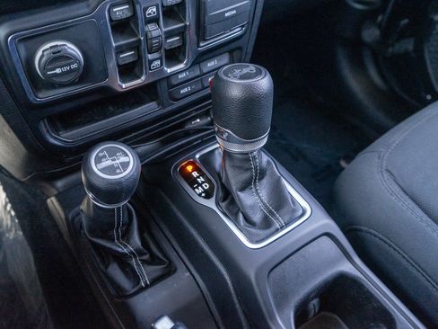 Used 2019 Jeep Wrangler Unlimited Sahara AWD/4WD image 21
