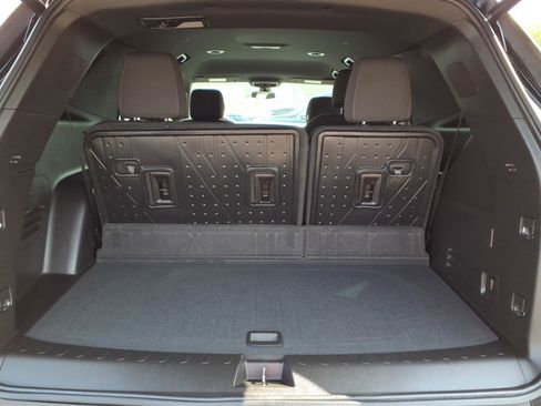 Used 2023 Chevrolet Traverse LT FWD image 29