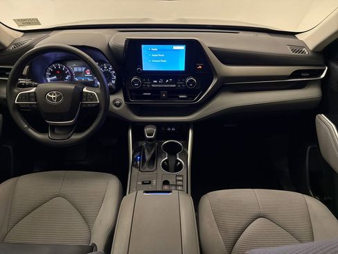Used 2023 Toyota Highlander LE image 11