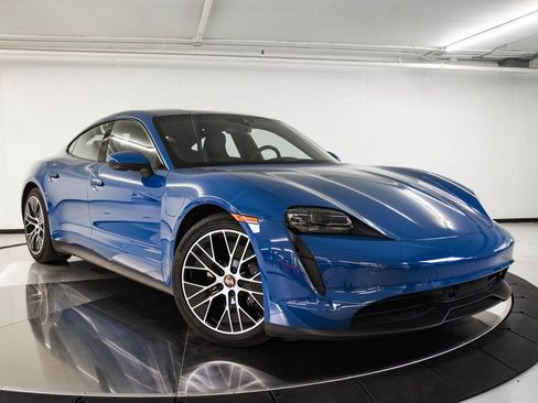 Used 2022 Porsche Taycan image 9