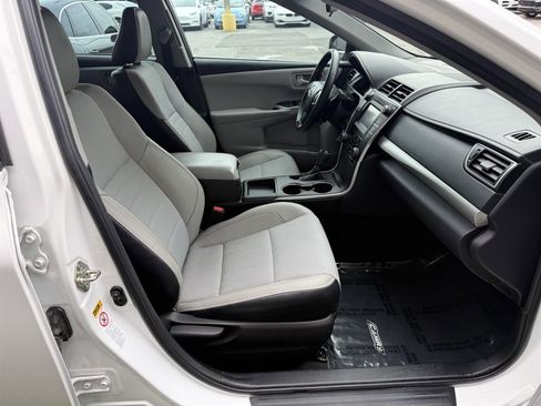 Used 2016 Toyota Camry SE image 13