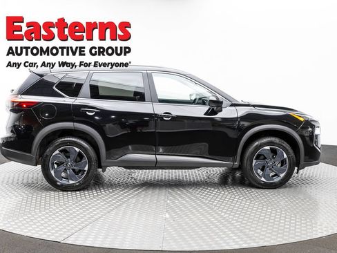 Used 2024 Nissan Rogue SV AWD/4WD image 4