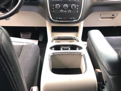 Used 2014 Dodge Grand Caravan SXT FWD image 14