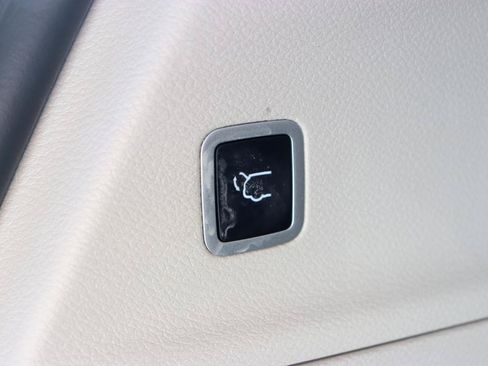Used 2024 Chrysler Pacifica Touring-L FWD image 62