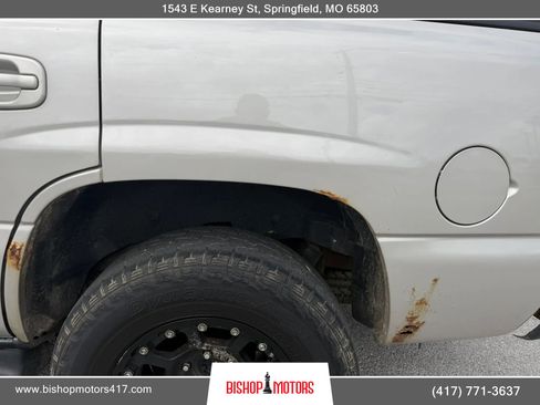 Used 2004 Chevrolet Tahoe LT w/ LT Preferred Equipment Group AWD/4WD image 3