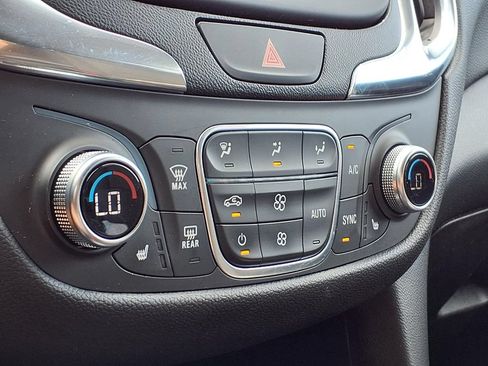 Used 2019 Chevrolet Equinox LT w/ Driver Convenience Package FWD image 24