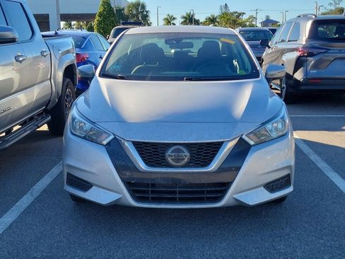 Used 2020 Nissan Versa SV image 2
