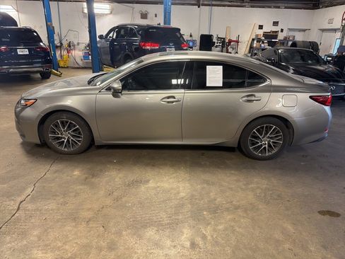 Used 2017 Lexus ES 350 image 2