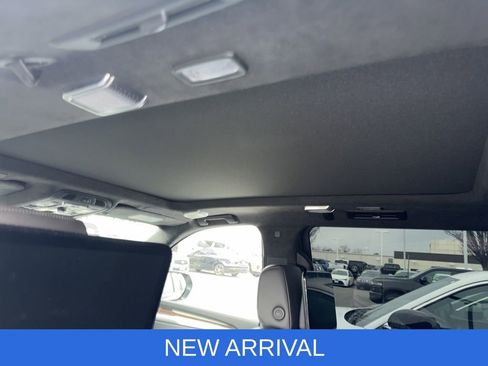 Used 2025 Cadillac Escalade ESV Sport Platinum image 7