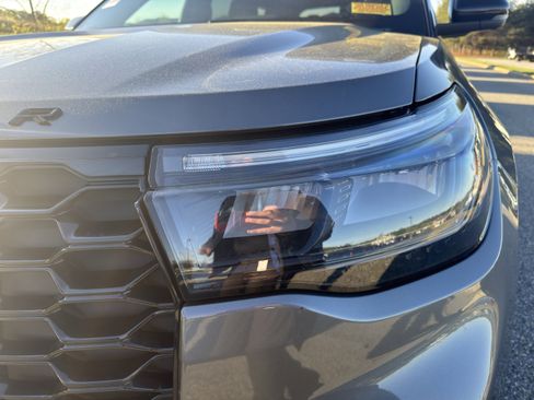 Used 2025 Ford Explorer ST-Line w/ ST-Line Street Pack image 6