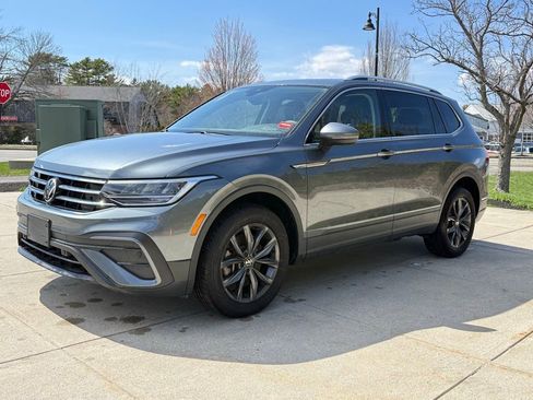 Used 2024 Volkswagen Tiguan SE AWD/4WD image 2