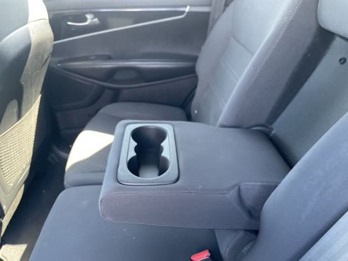 Used 2017 Kia Sorento AWD image 39