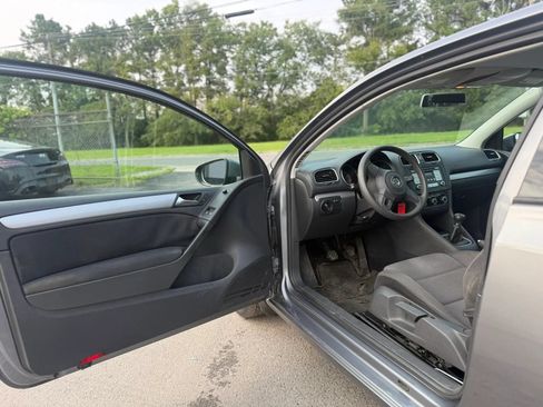 Used 2010 Volkswagen Golf 2-Door FWD image 9
