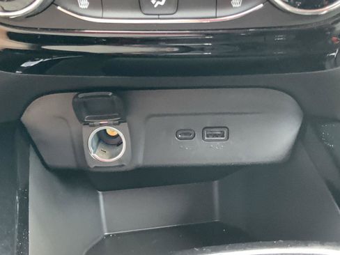 Used 2025 Chevrolet Trax LT w/ LT Convenience Package FWD image 36
