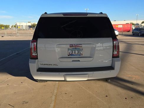 Used 2019 GMC Yukon XL SLE w/ SLE Value Package image 3